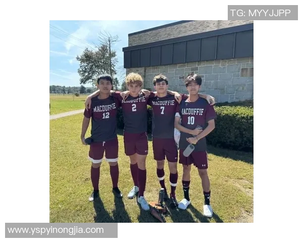 美式足球服的魅力与风格解析让你在赛场上尽显个性与活力